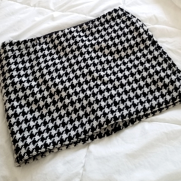 B&W Mini Skirt - Picture 3 of 7